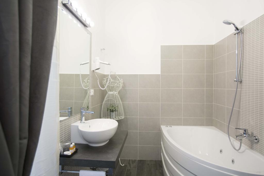 Testaccio Village Guesthouse Rome Bagian luar foto